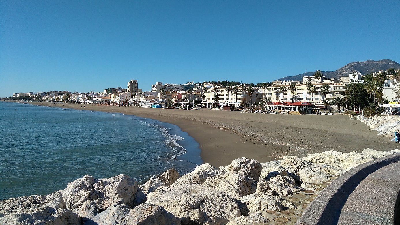 Playa_de_la_Carihuela.jpg